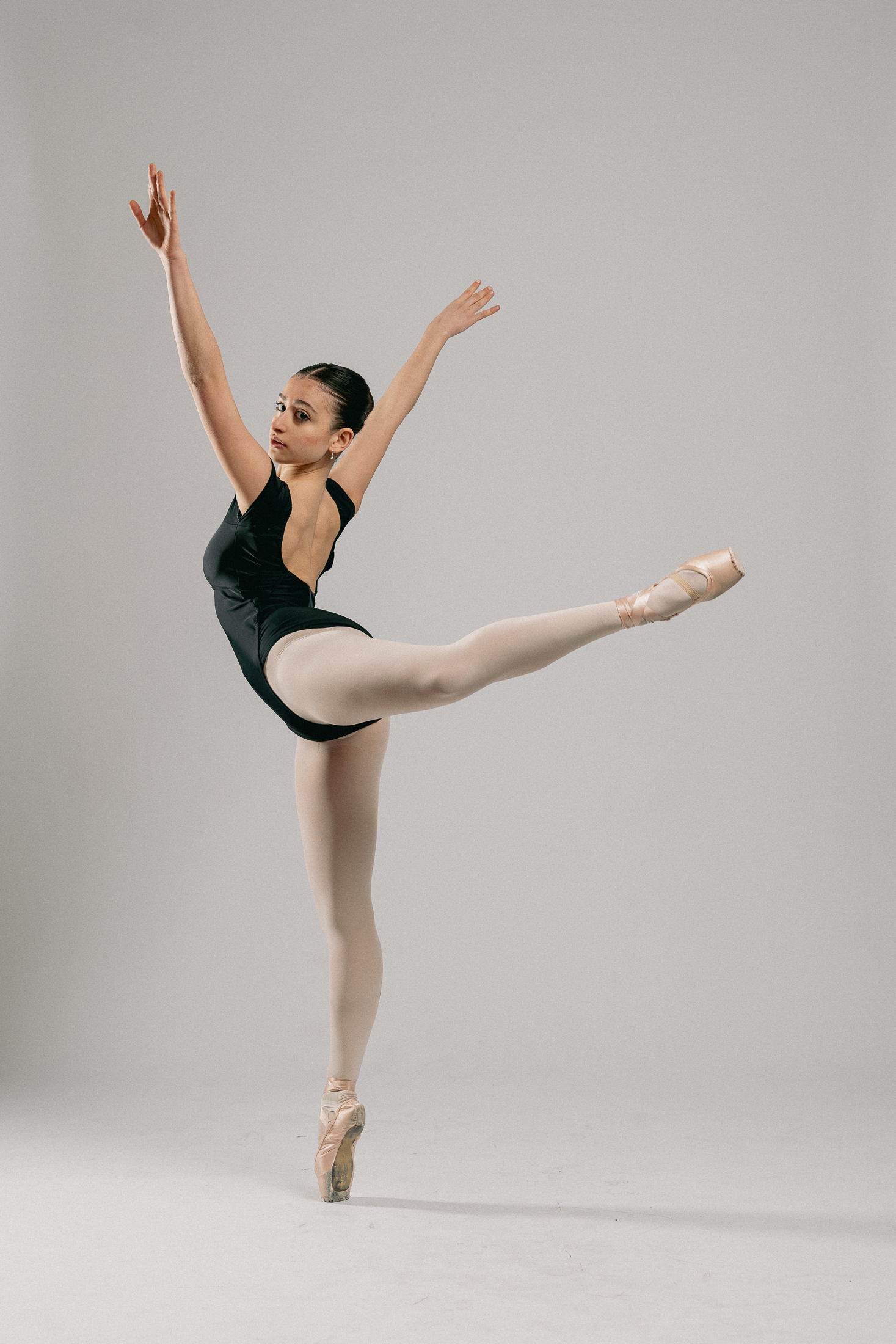 Bailarina completando inscripción